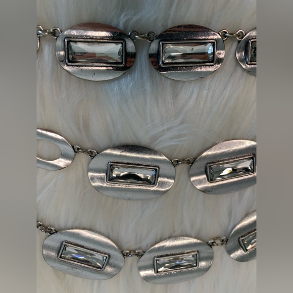 Elegant Silver Necklace - Picture 4 of 6